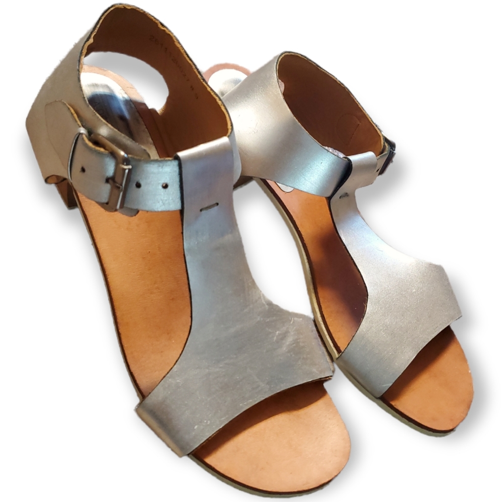 A Détacher | Highsmith T-Strap Silver Sandals Short Heel Size 9 Leather Wood - Picture 1 of 5